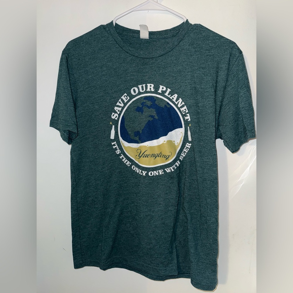 yuengling green/blue short sleeve graphic tee shirt